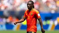 Jeremy Doku dari Timnas Belgia memperhatikan jalannya pertandingan Grup G Piala Dunia 2026 antara Belgia dan Mesir di Stadion Seattle pada 16 Juni 2026 di Seattle, Washington. (Fran Santiago/Getty Images via AFP)
