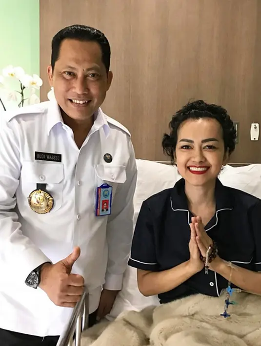 Bahkan, Nikita juga telah mencabut laporannya terhadap Jupe. Begitu juga dengan laporan Jupe pada janda dua anak tersebut. Menurut kuasa hukumnya, dalam waktu dekat akan mencabut laporannya. (Instagram/juliaperrezz)