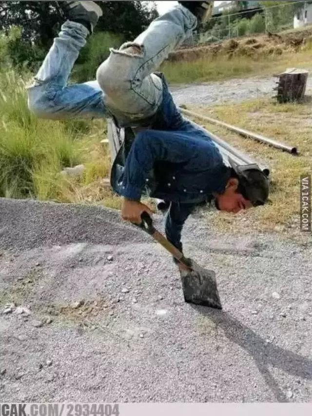 Aksi Ektrem Tukang Bangunan