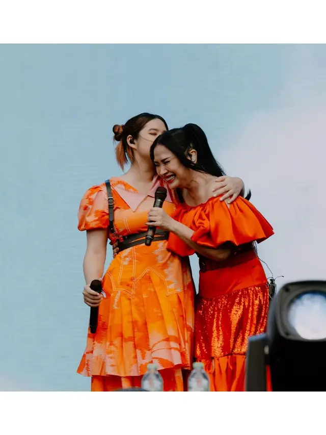 6 Momen Kebersamaan Stephanie Poetri dan Titi DJ, Lepas Rindu dan Manggung Bareng