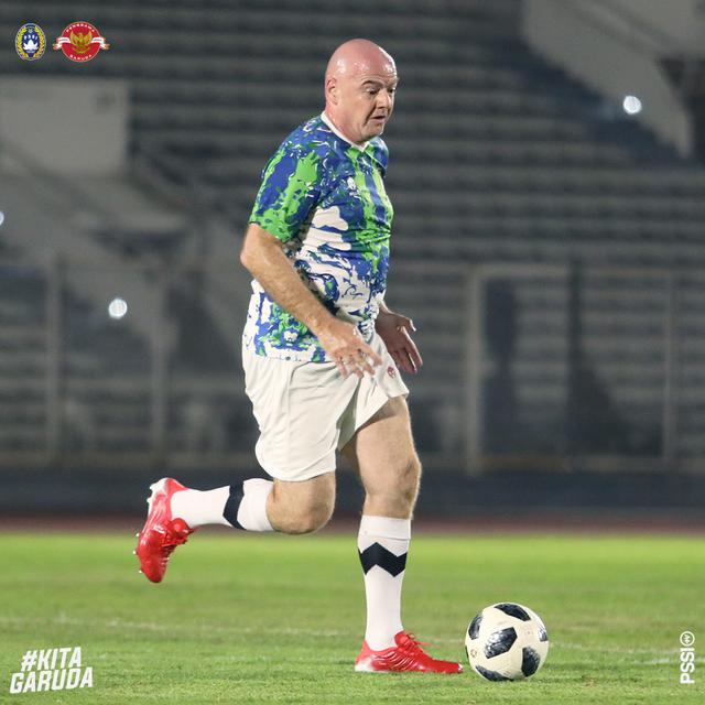 Presiden FIFA dan Ketum PSSI Main Sepakbola Baren
