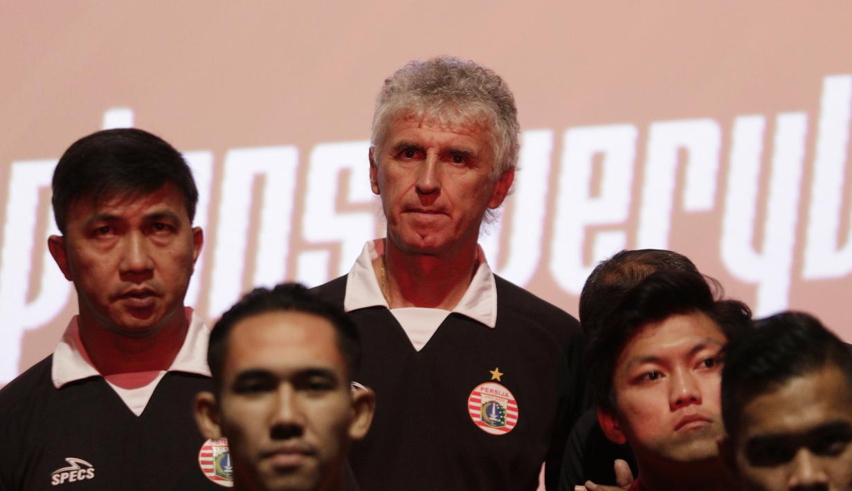 Pelatih Persija Jakarta, Ivan Kolev saat launching tim dan jersey 2019 di Epicentrum, Jakarta, Jumat (17/5). Tim berjulukan Macan Kemayoran itu memperkenalkan 30 pemain serta jersey untuk berlaga di Liga 1 2019. (Bola.com/M Iqbal Ichsan)
