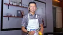 <p>Saat dirumah, ia memanfaatkan waktunya untuk memasak buat anak dan istrinya. Kepiawaiannya urusan dapur juga diakui oleh sang istri, Liza Ely. (Deki Prayoga/Bintang.com)</p>