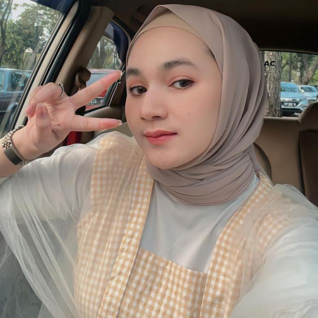 6 Wanita Ini Mendadak Jadi Seleb Usai Menikah dengan Artis, Makin Terkenal