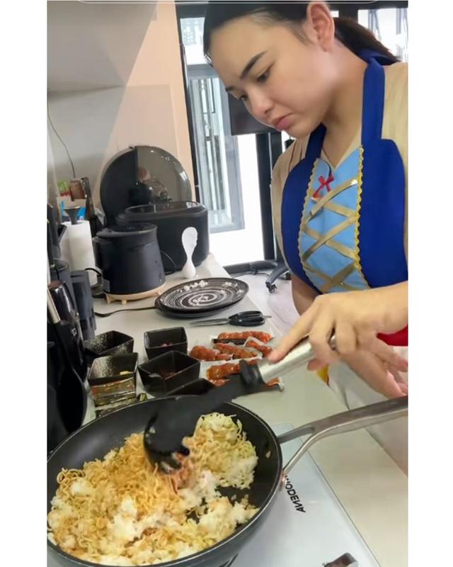 6 Potret dapur Amanda Manopo bergaya modern penuh perabot canggih, spot andalan masakin Kenny Austin