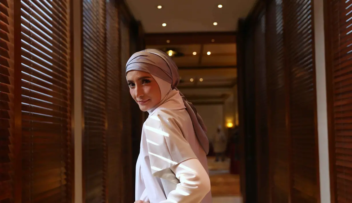 Puasa tanpa didampingi suami kali ini terasa sepi. Meski demikian, artis senior 41 tahun itu mencoba ikhlas dengan kenyataan yang ada sekarang ini. Dan mencoba untuk melupakan dosa dan kejadian yang telah terjadi sebelumnya. (Nurwahyunan/Bintang.com)