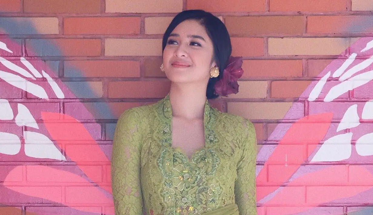 Mikha Tambayong merupakan salah satu artis muda Indonesia yang berbakat. Seperti diketahui, ia mengawali kariernya di dunia hiburan dengan mengikuti Gadis Sampul pada tahun 2008. (Foto: instagram.com/miktambayong)