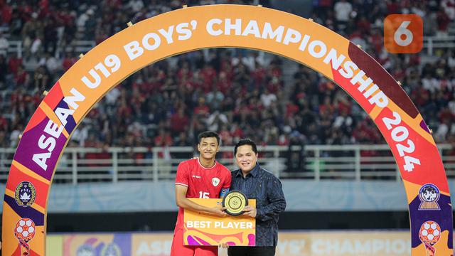 Foto: Dua Penghargaan Individu Ikram Algiffari dan Dony Tri Pamungkas Lengkapi Gelar Juara Timnas Indonesia U-19 di Piala AFF U-19 2024