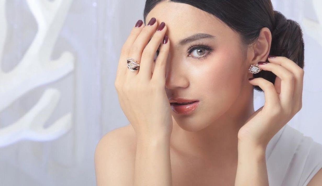 Kini kehadiran dara cantik yang juga fans AC Milan di klub Sulut United itu diharapkan mampu membawa kejayaan tim berjulukan Hiu Utara di kancah sepakbola nasional. (Dok Instagram @gasyakaren)