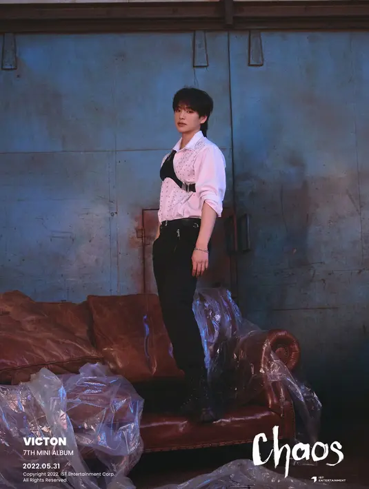 Heo Chan saat terlibat dalam comeback Victon di mini album Chaos. (Foto: IST Entertainment via Soompi)