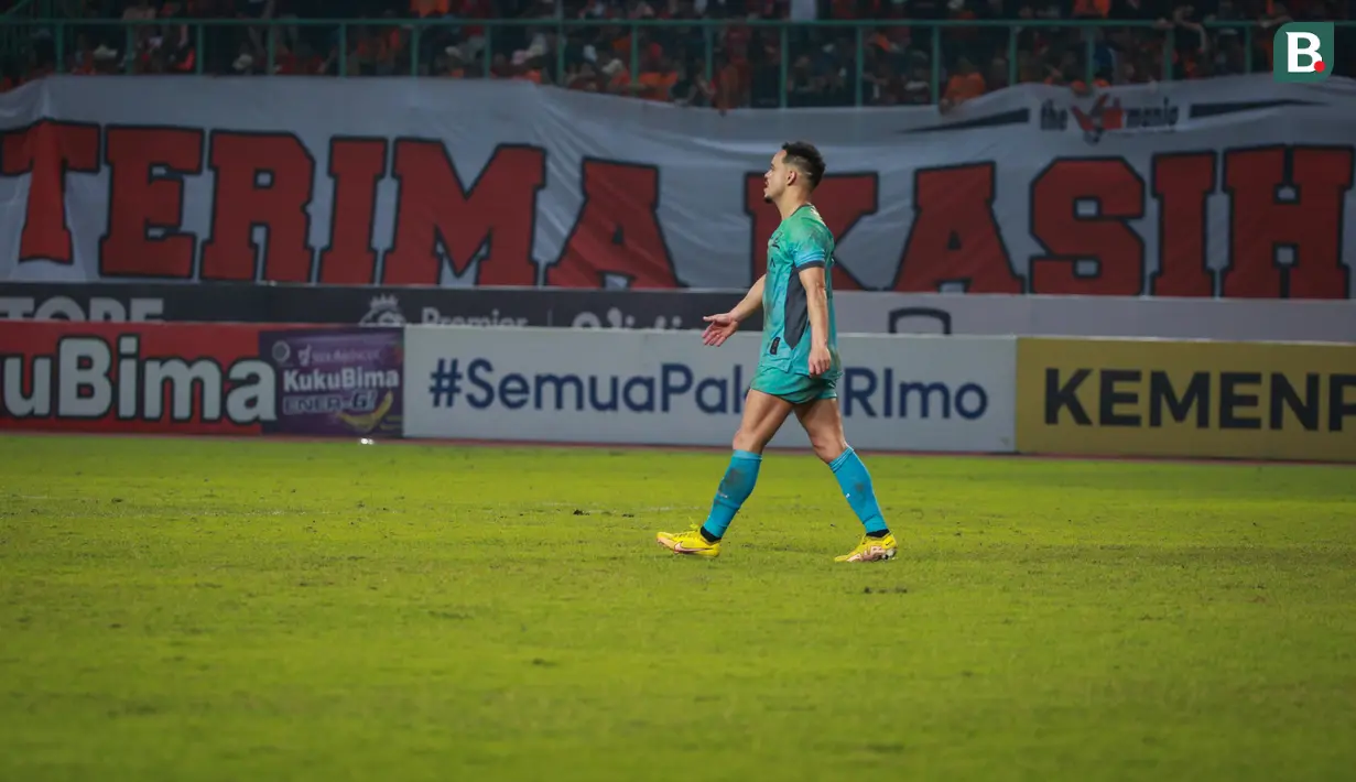 Wasit beralasan tidak mengesahkan gol itu karena sudah melebihi tambahan waktu yang diberikan, yaitu tiga menit. (Bola.com/Bagaskara Lazuardi)