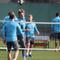 Ini menjadi kali kedua dalam enam bulan stadion ikonik tersebut kedatangan Barcelona. Tampak dalam foto, gelandang Newcastle United asal Inggris, Anthony Gordon, saat mengikuti sesi latihan tim di pusat pelatihan Darsley Park di Newcastle upon Tyne, pada Senin 9 Maret 2026. (SCOTT HEPPELL/AFP)