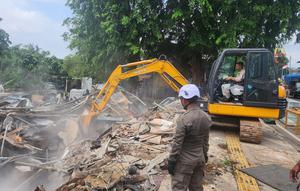 Penertiban bangunan liar di Depok. (Liputan6.com/Dicky Agung Prihanto)