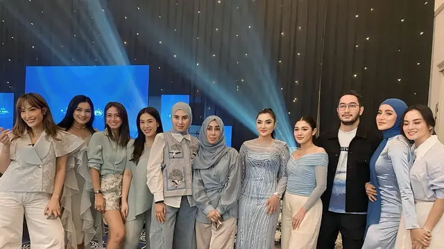 Deretan Artis yang Hadir di Launching Produk Skincare Ashanty, Kompak dengan Outfit Serba Biru (credit: instagram/amy_r_qanita)