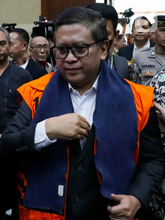 Sekretaris Jenderal Partai Demokrasi Indonesia Perjuangan (PDIP), Hasto Kristiyanto didakwa menyuap eks Komisioner KPU Wahyu Setiawan untuk meloloskan Harun Masiku sebagai Caleg Pergantian Antarwaktu (PAW) DPR 2019-2024. (Liputan6.com/Herman Zakharia)