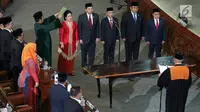 Puan Maharani (kiri), Aziz Syamsuddin, Sufmi Dasco Ahmad, Rachmat Gobel dan Muhaimin Iskandar saat pengambilan sumpah pada pelantikan Ketua dan Wakil Ketua DPR RI 2019-2024 di kompleks parlemen, Senayan, Jakarta, Selasa (1/10/2019). (Liputan6.com/Johan Tallo)