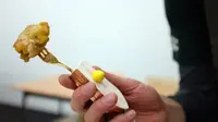 Sebuah garpu listrik yang dirancang oleh peneliti di Jepang nyatanya bisa membuat rasa pada makanan menjadi asin.