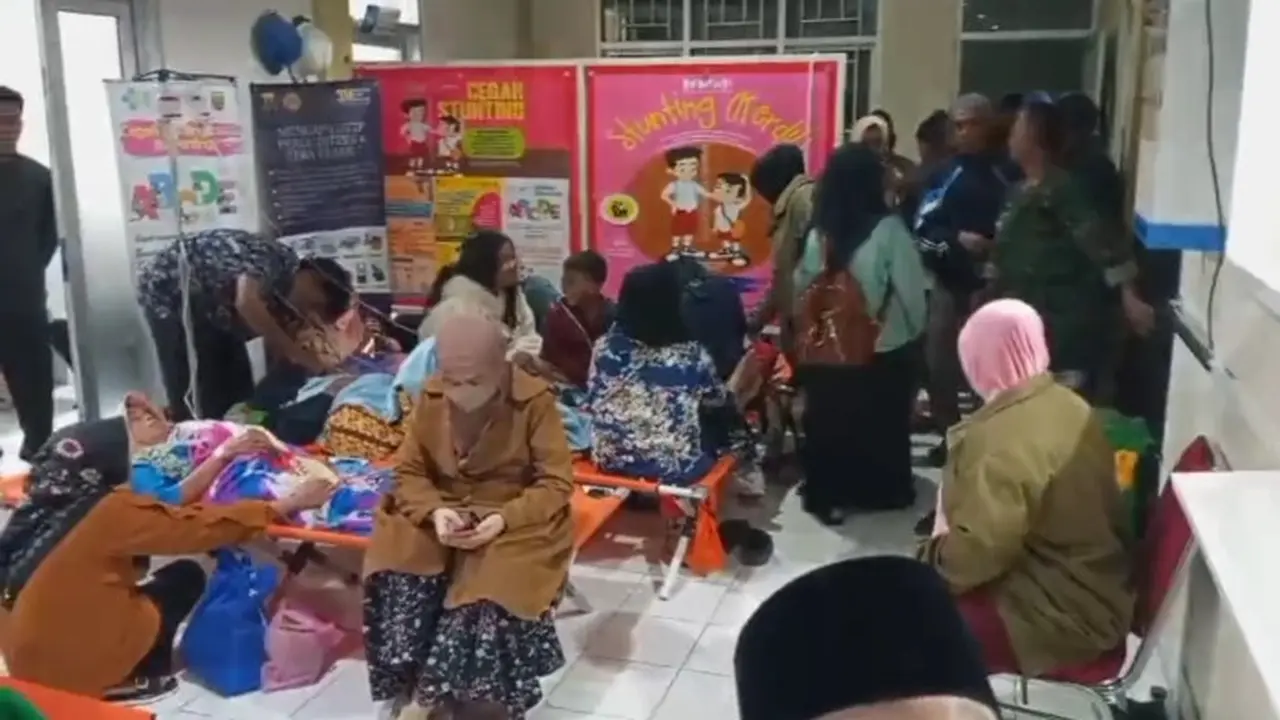 133 warga di Kampung Tugu, Desa Tugubandung, Kecamatan Kabandungan, Kabupaten Sukabumi, mengalami keracunan massal setelah menyantap hidangan hajatan. (Liputan6/Fira Syahrin)