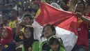 Suporter Selangor FA mengibarkan bendera Indonesia saat melawan Kuala Lumpur FA pada laga Liga Super Malaysia di Stadion Kuala Lumpur, Cheras, Minggu (4/2/2018). Kuala Lumpur FA kalah 0-2 dari Selangor FA. (Bola.com/Vitalis Yogi Trisna)