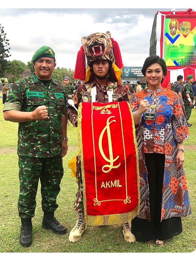 Momen Pensiun Suami Bella Saphira dari TNI (sumber: instagram/bellasaphiraofficial)