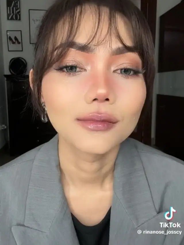 Bertransformasi dengan Full Makeup