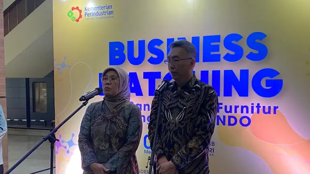 Ketua Umum Hippindo Budihardjo Iduansjah kepada awak media di Kementerian Perindustrian. (Foto: Sulaeman)