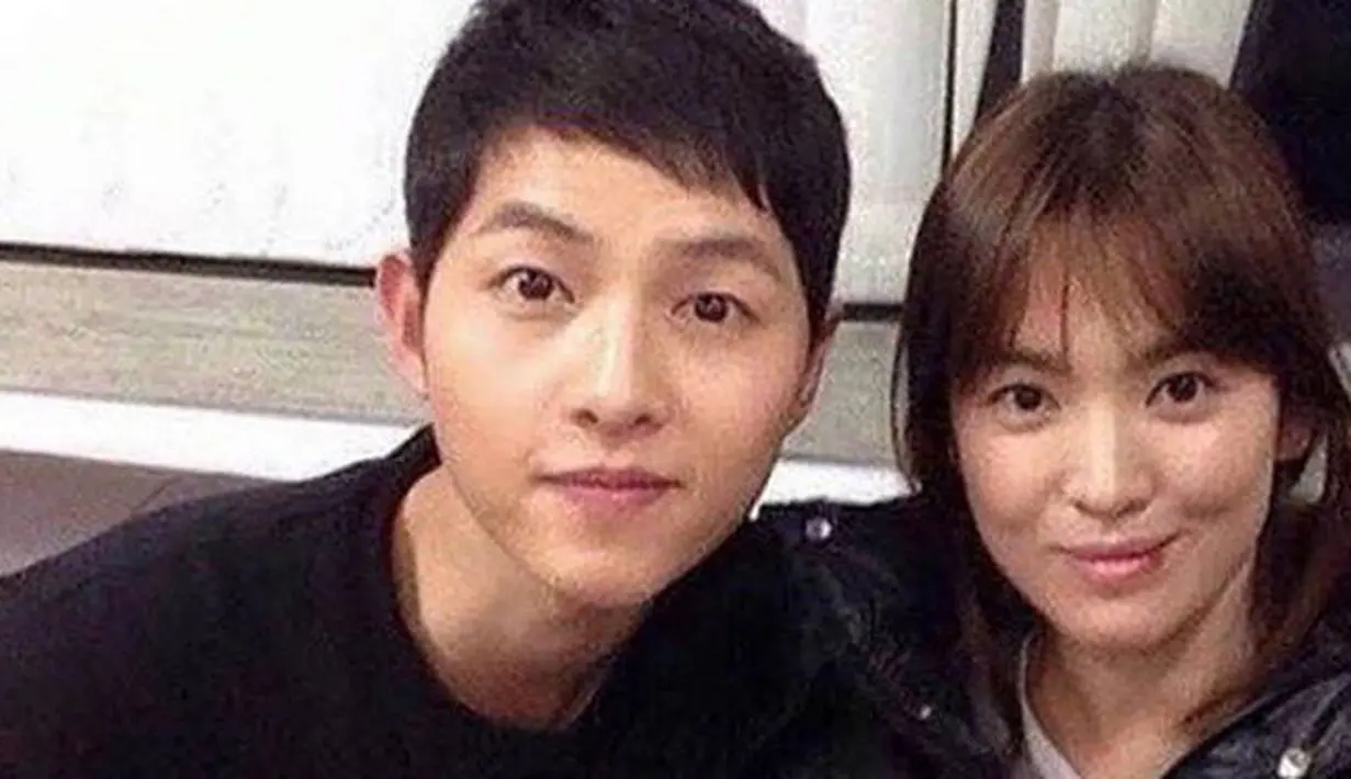 Baru saja diberitakan soal tempat berlangsungnya pesta pernikahan Song Song Couple ini, beredar kabar Song Joong Ki  dan Song Hye Kyo tidak akan menerima sponsor untuk pestanya itu. (Instagram)