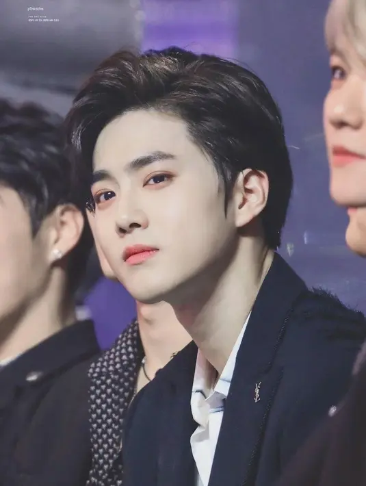 Tak hanya Xiumin, Suho juga sudah berumur 27 tahun. Sehingga ia wajib untuk ikut wajib militer. Kabarnya Xiumin dan Suho akan segera mendaftar wamil. (Foto: koreaboo.com)
