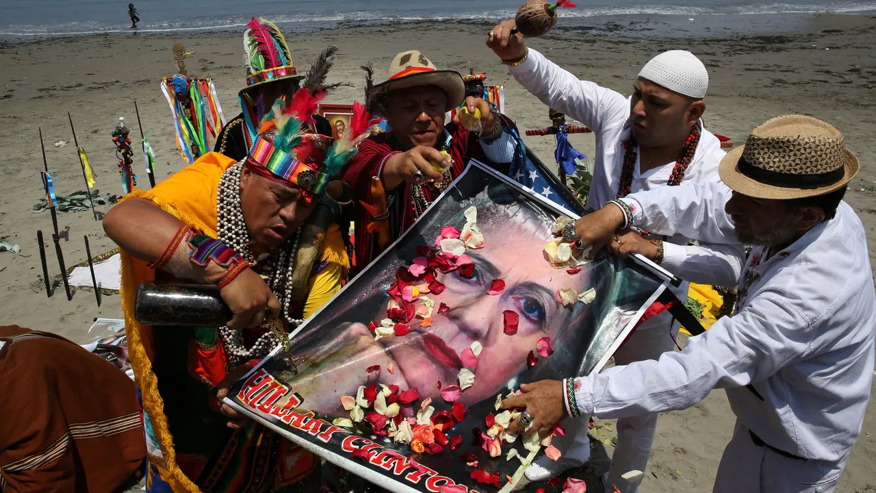 20161107-Dukun Asal Peru Ramalkan Pemenang Pilpres AS-Lima