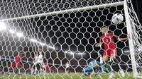 Cristiano gagal menyumbangkan gol lewat titik putih saat melawan Austria, Minggu (19/6/2016) dinihari tadi. (REUTERS/Christian Hartmann Livepic)