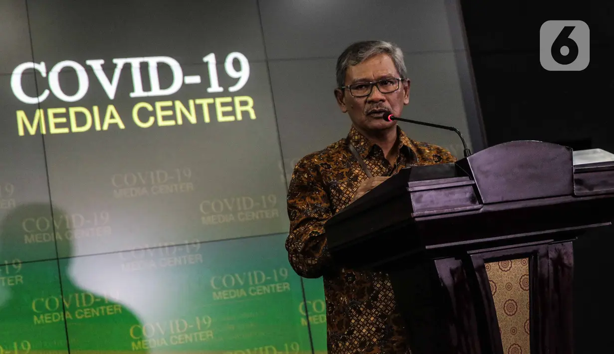 Juru bicara pemerintah untuk penanganan virus corona, Achmad Yurianto memberikan keterangan di Kantor Staf Presiden, Komplek Istana Negara, Jakarta, Kamis (5/3/2020). Keterangan terkait isu virus corona serta mengantisipasi informasi hoaks tentang virus tersebut. (Liputan6.com/Faizal Fanani)