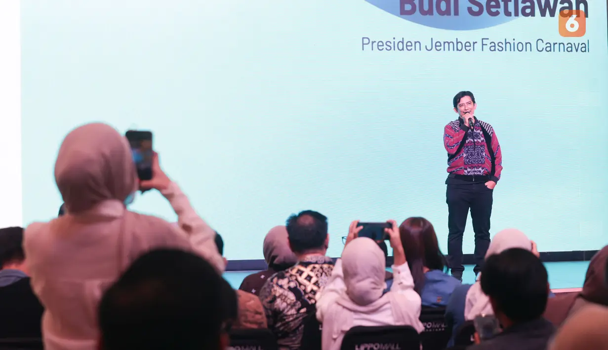 Presiden JFC, Budi Setiawan, mengungkapkan bahwa perbedaan paling signifikan pada perhelatan kali ini terletak pada konsep pertunjukan. Berbeda dengan sistem defile konvensional di mana peserta tampil dan berjalan secara bergantian satu per satu, tahun ini JFC mengadopsi pendekatan teatrikal penuh. (KLY/Budy santoso)