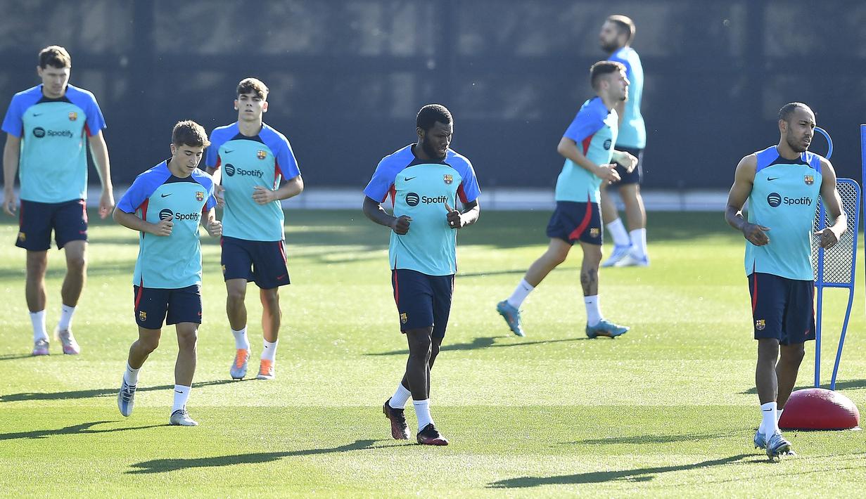 Terlebih lagi saat ini Blaugrana sudah mendapatkan Franck Kessie dan Andreas Christensen dengan status bebas transfer. Kabar terbaru, mereka sudah sepakat dengan Leeds United untuk memboyong Raphinha. (AFP/Pau Barrena)