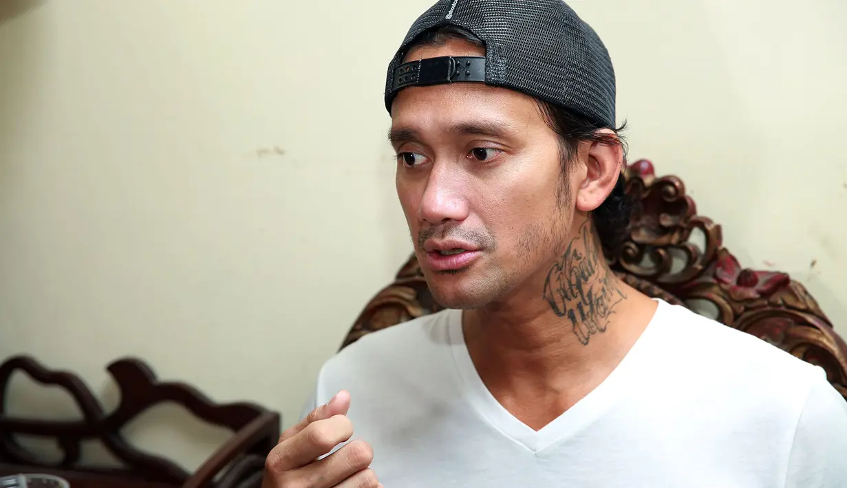 Tora Sudiro di Konferensi Pers film Warkop DKI: Jangkrik Bos! di kawasan Duren Tiga, Jakarta Selatan, Kamis (9/6/2016) mengatakan bahwa Warkop DKI tidak terlepas dari cewek-cewek cantik. (Deki Prayoga/Bintang.com)