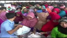 Bazar Ramadan pemerintah Provinsi Banten di halaman Mesjid Al-Bantani, Selasa, 13 Juni 2017 siang, diserbu warga pegawai negeri sipil. 
