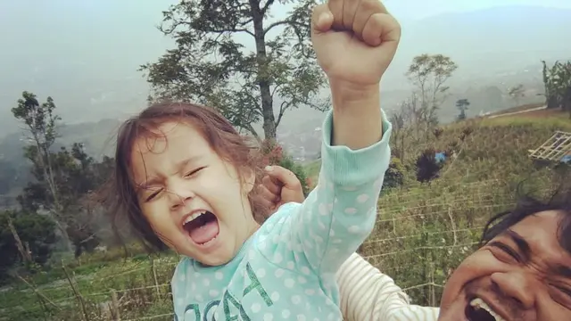 Pernikahannya Sempat Viral, Ini 6 Momen Manis Bayu Kumbara dan Anak