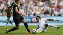 Pemain Swansea City, Leroy Fer (kanan) menjadi pencetak gol terbanyak untuk timnya dengan koleksi 3 gol dan masuk dalam daftar papan atas pencetak gol sementara Premier League hingga pekan keempat. (Action Images via Reuters/Carl Recine)