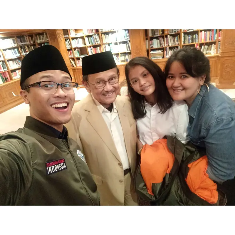 BJ Habibie dan cucu