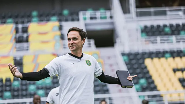 Pelatih Persebaya Paul Munster. (Foto: persebaya.id)