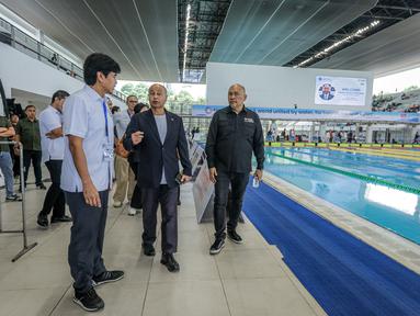 Presiden Federasi Akuatik Internasional atau World Aquatics, Husain Al-Musallam, mengunjungi Indonesia Open Aquatic Championships (IOAC) 2025. (Bola.com/Bagaskara Lazuardi)