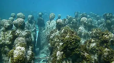 Uniknya museum bawah laut MUSA di lepas pantai Cancun di Mexico.