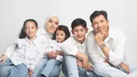 Fairuz A Rafiq &amp; Sonny Septian Beri Karyawan Kado Ultah Tiket Konser BTS