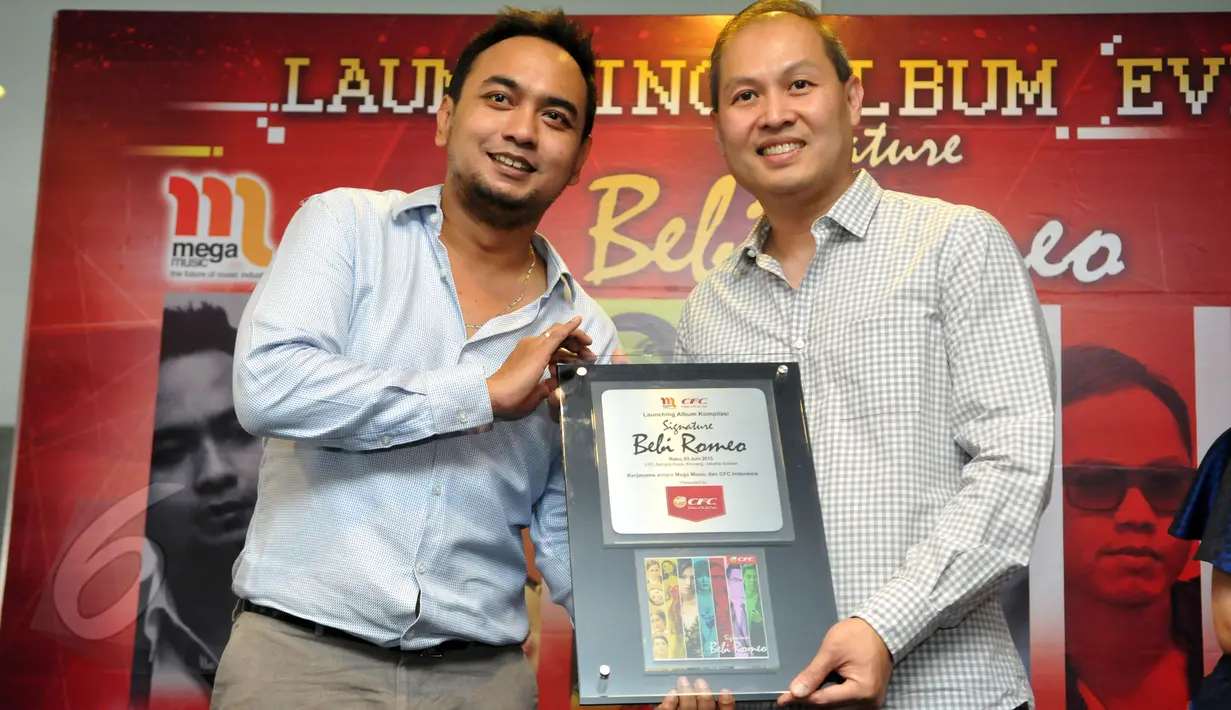 Musisi Bebi Romeo saat menghadiri peluncuran album bertajuk Signature Bebi Romeo di Jakarta, Rabu (3/5/2015). Bebi melakukan kolaborasi dengan penyanyi atas Indonesia dalam menggarap album terbarunya. (Liputan6.com/Panji Diksana)