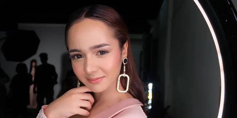 Potret Cantik Dianda Sabrina yang Dibilang Mirip Barbie