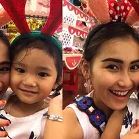 Beberapa hari lalu, Ayu Ting Ting curhat mengenai hidupnya di media sosial. Sadar dari keluarga biasa, ia berjuang demi membahagiakan putrinya dan kedua orangtuanya. Curhat pedangdut itu membuat haru netizen. (Instagram/ayutingting92)