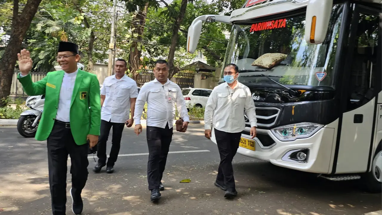Para ketua umum partai politik pendukung Ganjar Pranowo-Mahfud Md sudah tiba di kediaman Ketua Umum PDI Perjuangan (PDIP) Megawati Soekarnoputri di Jalan Teuku Umar, Menteng, Jakarta Pusat, Kamis (19/10/2023).
