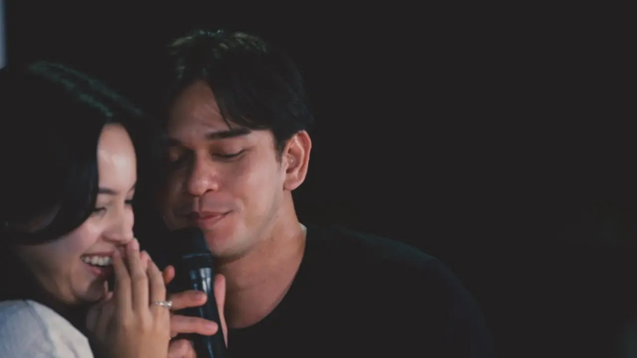 Di Antara Dua Cinta