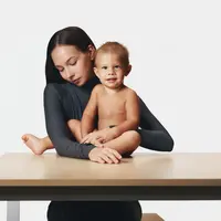 Rutinitas penuh kasih dan kebersamaan sentuhan lembut dengan perawatan kulit bersama (Foto: Sensatia.doc)