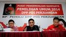 Di Jakarta, (17/8/2014), Ketua DPP PDI-P, Andreas Parera (tengah), memberikan keterangan perihal pelaksanaan Rakernas yang akan berlangsung di Semarang pada 19-21 September 2014 mendatang. (Liputan6.com/Helmi Fithriansyah)