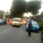 Polisi mengancam akan menilang pengemudi taksi online yang nekat beroperasi di Purwokerto karena dinilai melanggar undang-undang. (Liputan6.com/Muhamad Ridlo)